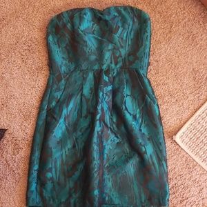 Strapless formal dress